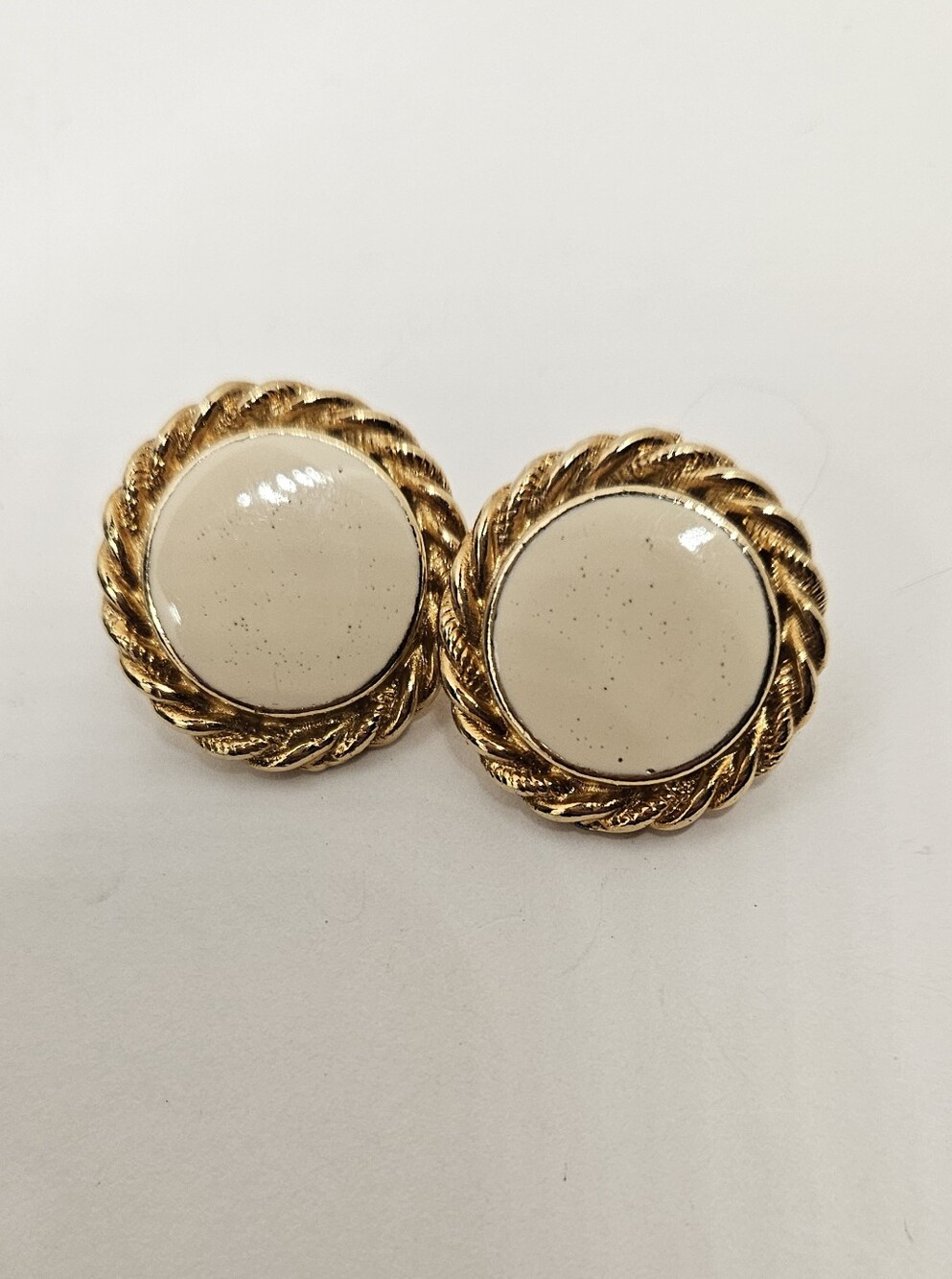 Enamel Metal Earrings Cream Gold Tone Round Circle Rope-Edge Pierced Stud